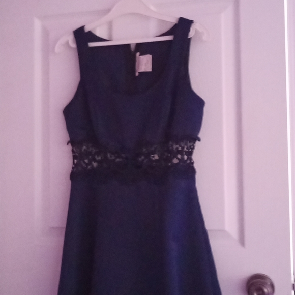Dress - Picture 5 of 5